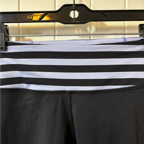 LULULEMON Crop Ruched Leggings EUC Size 4 D0 - Picture 2 of 7